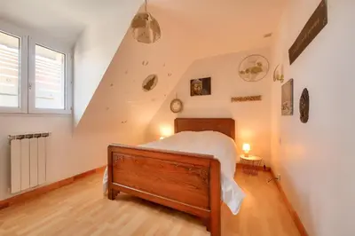 Un ou plusieurs lits dans un hébergement de l'établissement Maison pour 6 avec grand jardin - proche centre