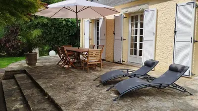 Jardin de l'établissement Le gîte de Keranscoët en bord de mer