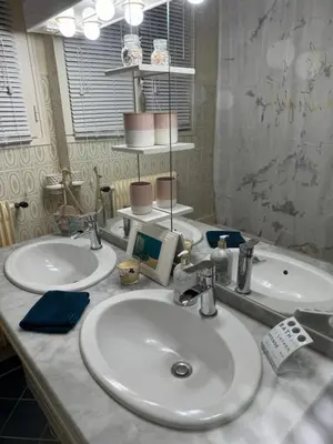 Salle de bains dans l'établissement Le gîte de Keranscoët en bord de mer