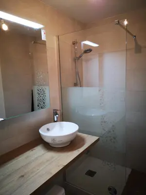 Salle de bains dans l'établissement Les pieds dans l'eau