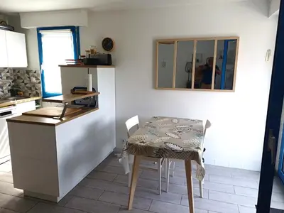 Cuisine ou kitchenette dans l'établissement Les pieds dans l'eau