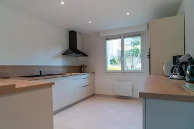 Cuisine ou kitchenette dans l'établissement Ty-Magritt - à 200m de la plage