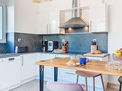 Cuisine ou kitchenette dans l'établissement Holiday Home Villa Koraill Glaz by Interhome
