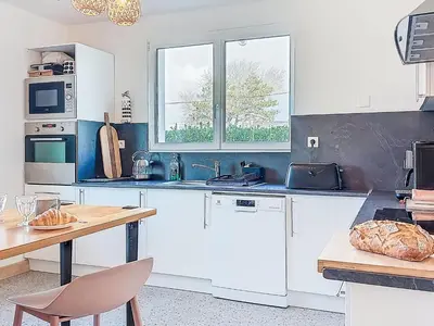 Cuisine ou kitchenette dans l'établissement Holiday Home Villa Koraill Glaz by Interhome