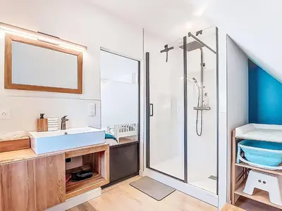 Salle de bains dans l'établissement Holiday Home Villa Koraill Glaz by Interhome