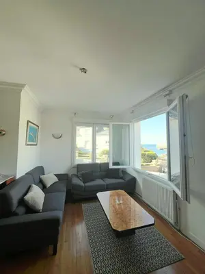 Coin salon dans l'établissement Maison en bord de mer
