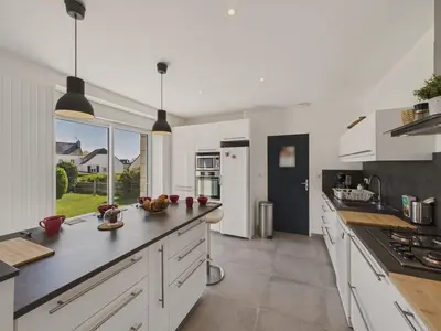 Cuisine ou kitchenette dans l'établissement Maison familiale à 500m de la plage - Lesconil