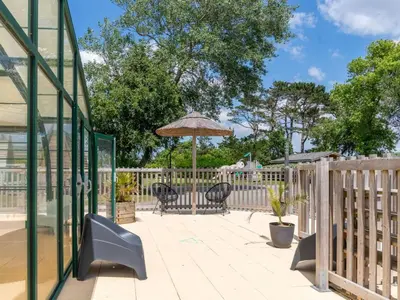 Balcon ou terrasse dans l'établissement Chalet pour 5 personnes avec terrasse à Tréguennec - API-1-52-967