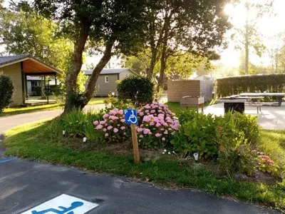 Jardin de l'établissement Chalet pour 5 personnes avec terrasse à Tréguennec - API-1-52-967