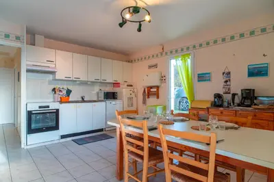 Cuisine ou kitchenette dans l'établissement Hortensia 10 - 700 m de la plage