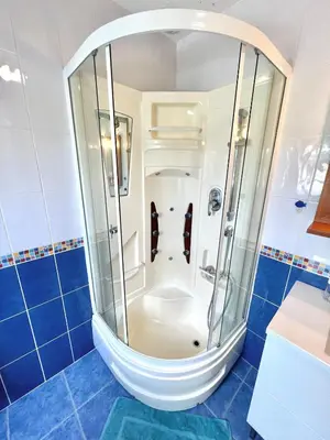 Salle de bains dans l'établissement Maison familiale, Locronan centre à 5 min