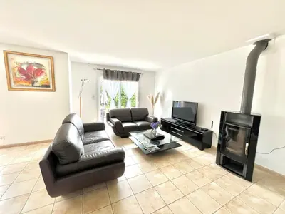 Télévision ou salle de divertissement dans l'établissement Maison familiale, Locronan centre à 5 min