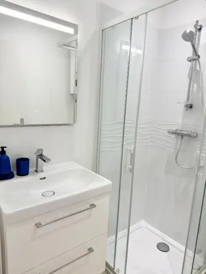 Salle de bains dans l'établissement Appartements meublés Brest centre