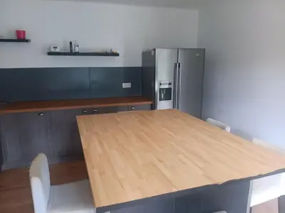 Cuisine ou kitchenette dans l'établissement Location maison lotissement paisible