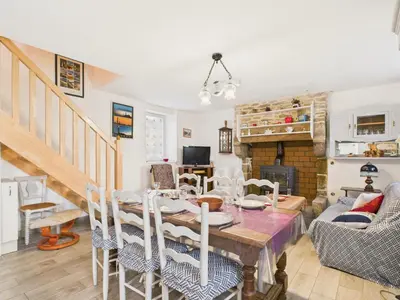 Télévision ou salle de divertissement dans l'établissement Maison pour 7 avec jardin - Quartier paisible