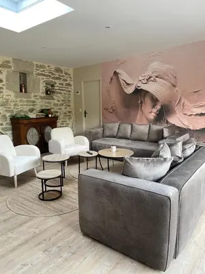 Coin salon dans l'établissement Moulin entier rénové