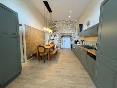 Cuisine ou kitchenette dans l'établissement Moulin entier rénové