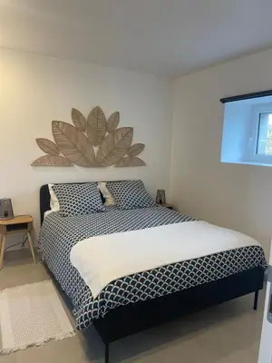 Un ou plusieurs lits dans un hébergement de l'établissement Maisonnette cosy proche de la côte