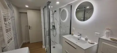 Salle de bains dans l'établissement T2 Hyper-centre Brest CHU Morvan & Transports