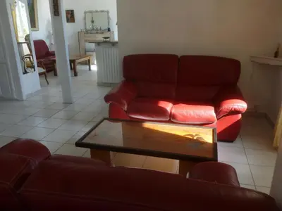 Coin salon dans l'établissement les Sablettes