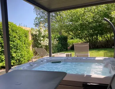 Piscine de l'établissement Un Moment à la Campagne ou située à proximité