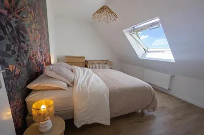 Un ou plusieurs lits dans un hébergement de l'établissement LocaLise - Jeter l'ancre, La maison moderne tout proche de la mer - jardin clos - wifi inclus - portail électrique - Linge de lit inclus