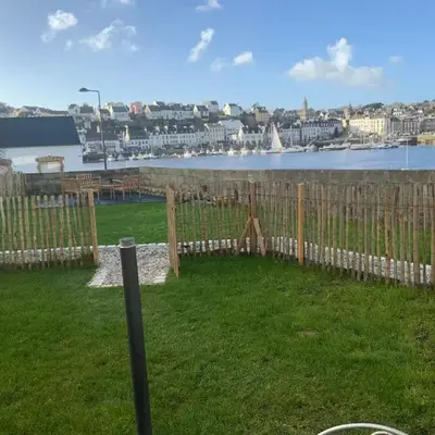 Appartement avec son jardin face au port d'Audierne
