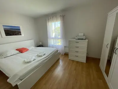 Un ou plusieurs lits dans un hébergement de l'établissement Maison proche de la plage de Goulien - Kerret