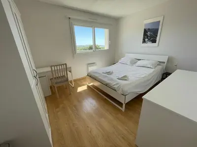 Un ou plusieurs lits dans un hébergement de l'établissement Maison proche de la plage de Goulien - Kerret