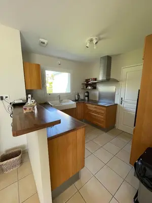Cuisine ou kitchenette dans l'établissement Maison proche de la plage de Goulien - Kerret