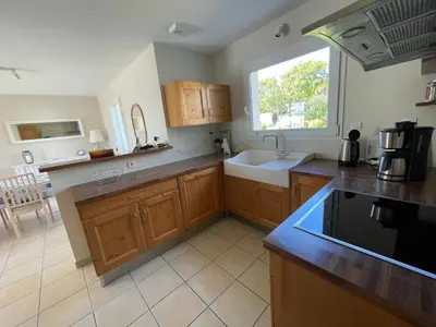 Cuisine ou kitchenette dans l'établissement Maison proche de la plage de Goulien - Kerret