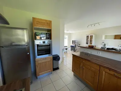 Cuisine ou kitchenette dans l'établissement Maison proche de la plage de Goulien - Kerret