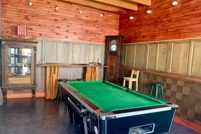 Billard dans l'établissement Une chambre chez l'habitant