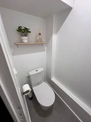 Salle de bains dans l'établissement Quimper centre Duplex 2 chambres 3 étoiles - Retro Gaming