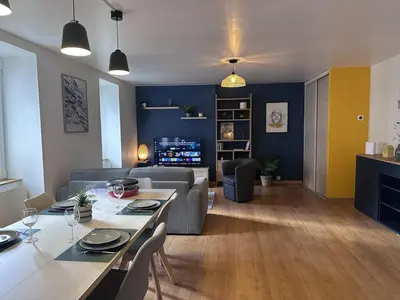 Coin salon dans l'établissement Quimper centre Duplex 2 chambres 3 étoiles - Retro Gaming