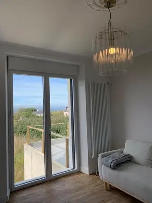 Un ou plusieurs lits dans un hébergement de l'établissement Large home with sea view