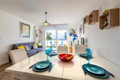 Coin salon dans l'établissement Cap Lanroz - Avec terrasse
