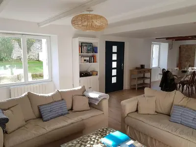 Coin salon dans l'établissement Maison avec son grand jardin clos 500m de l'océan