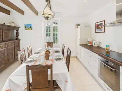 Cuisine ou kitchenette dans l'établissement 10 min de la Torche - Jolie maison pour 6 - Jardin