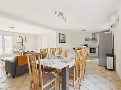 Cuisine ou kitchenette dans l'établissement Maison familiale pour 4 adultes et 4 enfants
