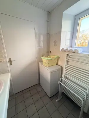 Salle de bains dans l'établissement Gîtes du Semeno