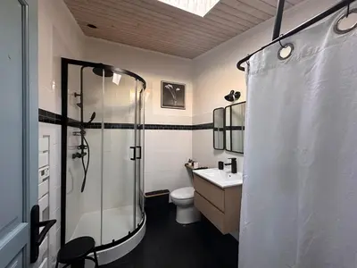 Salle de bains dans l'établissement Ty Palud Gîte, piscine chauffée, spa et air marin