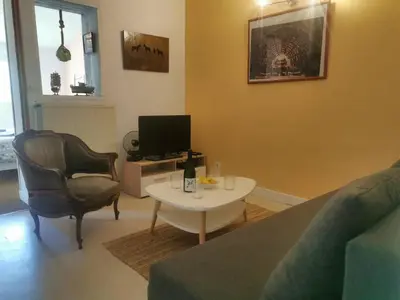 Télévision ou salle de divertissement dans l'établissement Brittany, Plougasnou sea and countryside