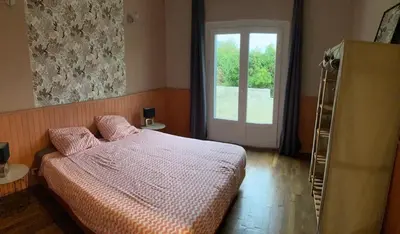 Un ou plusieurs lits dans un hébergement de l'établissement Maison spacieuse Lesconil, au calme 700 m des plages