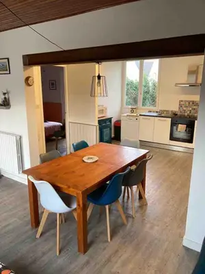 Cuisine ou kitchenette dans l'établissement Maison spacieuse Lesconil, au calme 700 m des plages