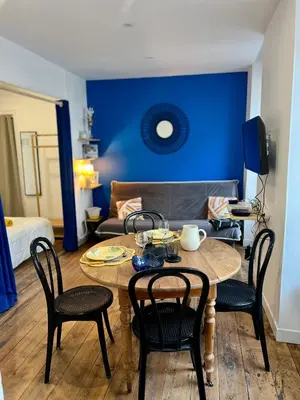 Coin salon dans l'établissement Ty Kœur - Vue sur l'Aulne au cœur de Châteaulin