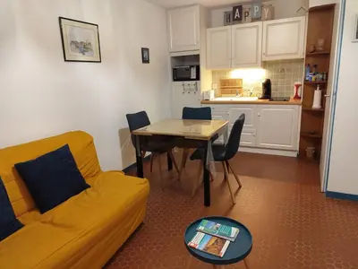Cuisine ou kitchenette dans l'établissement Ti Billig 100 m de la plage avec WiFi