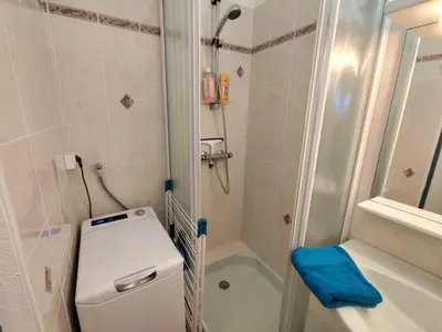 Salle de bains dans l'établissement Ti Billig 100 m de la plage avec WiFi