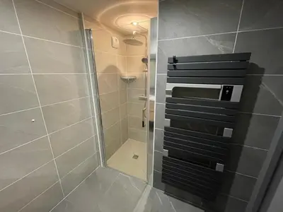 Salle de bains dans l'établissement Guerlesquin village house