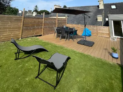 Jardin de l'établissement Guerlesquin village house
